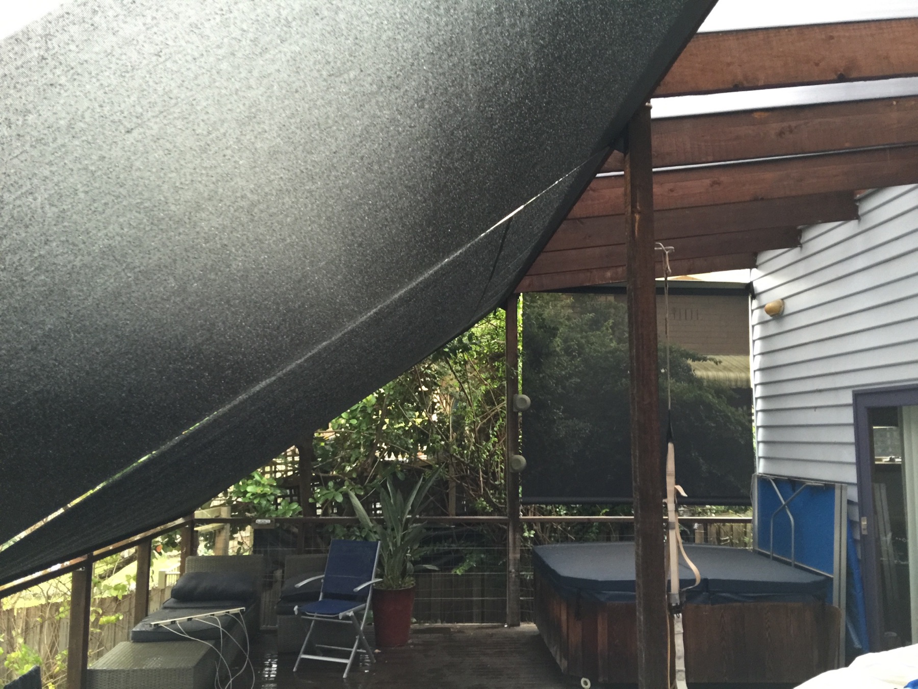 Close view of an angled straight drop blind and tie-down line